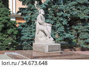Саранск. Памятник Николаю Платоновичу Огарёву около Мордовского государственного университета имени Н.П. Огарёва (2018 год). Редакционное фото, фотограф Михаил Марковский / Фотобанк Лори