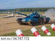 Танк Т-72Б3 военной команды Узбекистана на  танковом биатлоне. Фрагмент Международных армейских игр. "Военный форум Армия-202" (2020 год). Редакционное фото, фотограф Виктор Карасев / Фотобанк Лори