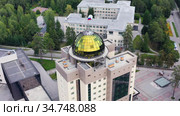 Новосибирский государствнный университет. Вид сверху на купол главного корпуса. (2020 год). Редакционное видео, видеограф Beerkoff / Фотобанк Лори