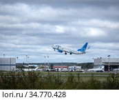 Boeing 737-800 российской авиакомпании "Победа (бортовой VQ-BTS) вылетает из аэропорта "Внуково" Редакционное фото, фотограф Сайганов Александр / Фотобанк Лори