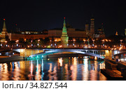 Московский Кремль, Москва-река, Кремлевская набережная вечером (2009 год). Редакционное фото, фотограф lana1501 / Фотобанк Лори
