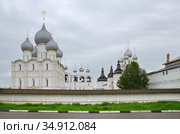 Летний вид на Ростовский кремль. Город Ростов Великий, Ярославская область. Золотое кольцо России (2019 год). Редакционное фото, фотограф Елена Коромыслова / Фотобанк Лори