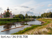 Река Порусья (Перерытица). Воскресенский собор. Старая Русса, Новгородская область (2020 год). Редакционное фото, фотограф Александр Щепин / Фотобанк Лори