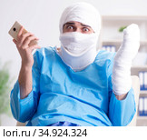 Man suffering from multiple broken bones and fractures. Стоковое фото, фотограф Elnur / Фотобанк Лори