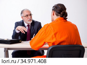 Young captive meeting with advocate in pre-trial detention. Стоковое фото, фотограф Elnur / Фотобанк Лори