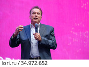 Arnold Schwarzenegger, famous actor, politician and businessman, speaks at a business forum (2019 год). Редакционное фото, фотограф Антон Гвоздиков / Фотобанк Лори