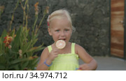 She loves sweets and having fun. Стоковое видео, видеограф Данил Руденко / Фотобанк Лори