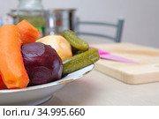 Заготовительный набор продуктов для праздничного салата. Стоковое фото, фотограф Кузин Алексей / Фотобанк Лори