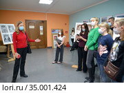 Открытие выставки детских рисунков в период эпидемии коронавируса COVID-19. Калининград (2020 год). Редакционное фото, фотограф Ирина Борсученко / Фотобанк Лори