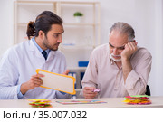 Doctor and patient suffering from Alzheimer disease. Стоковое фото, фотограф Elnur / Фотобанк Лори