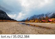 The shallow mouth of the Chulyshman river at its confluence with lake Teletskoye and the houses of the tourist base on the shore, Gorny Altai, Russia. Стоковое фото, фотограф Наталья Волкова / Фотобанк Лори