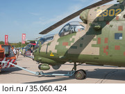 Российской новой военной ударный вертолёт Миль Ми-35 Hind (глубокая модернизация Ми-24) в цифровом камуфляже на Международном авиасалоне МАКС-2019, Жуковский, Россия. Редакционное фото, фотограф Малышев Андрей / Фотобанк Лори