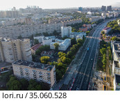 Москва, улица Симоновский Вал, вид сверху (2020 год). Стоковое фото, фотограф glokaya_kuzdra / Фотобанк Лори