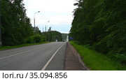 Старосимферопольское шоссе (Серпуховской район), 46К-2004, областная. Спуск к Бутурлинскому шоссе при движении на север. Съемка 13.06.2020. Стоковое видео, видеограф Владимир Литвинов / Фотобанк Лори
