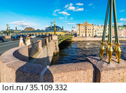 Saint Petersburg, Panteleimon bridge over the Fontanka river is decorated with gilded patterns of sculptures and lanterns (2020 год). Редакционное фото, фотограф Алексей Маринченко / Фотобанк Лори