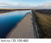 Two banks of a large river. Reflection of the sky in the water / Два берега большой реки. Отражение неба в воде. Стоковое фото, фотограф Яковлев Сергей / Фотобанк Лори