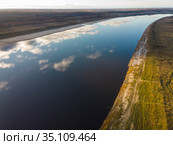 Two banks of a large river. Reflection of the sky in the water / Два берега большой реки. Отражение неба в воде. Стоковое фото, фотограф Яковлев Сергей / Фотобанк Лори