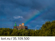 Холмогоры. Радуга над древним Преображенским собором. Россия, Архангельская область (2020 год). Стоковое фото, фотограф Яковлев Сергей / Фотобанк Лори