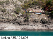 Дамураби-домик на воде. Река Сулак. Сулакский каньон. Дагестан. Россия (2020 год). Редакционное фото, фотограф Сергей Афанасьев / Фотобанк Лори