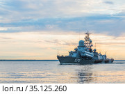 Россия. Санкт-Петербург. Военный корабль в акватории Финского залива. Малый ракетный корабль «Пассат». Бортовой номер 570 (2020 год). Редакционное фото, фотограф Литвяк Игорь / Фотобанк Лори