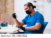 Young male biochemist testing blood samples. Стоковое фото, фотограф Elnur / Фотобанк Лори