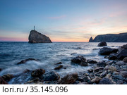 Крым. Мыс Фиолент. Яшмовый пляж. Скала с Крестом (2020 год). Редакционное фото, фотограф Литвяк Игорь / Фотобанк Лори