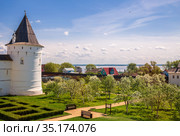 Rostov Kremlin and Metropolitan Garden (2019 год). Редакционное фото, фотограф Юлия Бабкина / Фотобанк Лори