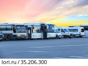 Buses in the parking lot of the bus station against the sky at sunset. Стоковое фото, фотограф Юрий Бизгаймер / Фотобанк Лори