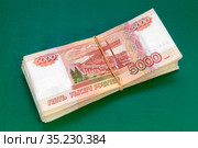 Деньги на уплату налогов. Много российских денег. Купюры достоинством пять тысяч рублей. Стоковое фото, фотограф Наталья Осипова / Фотобанк Лори