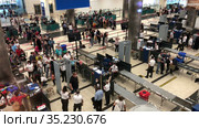 Паспортный контроль и проверка багажа в аэропорту Анталии, Турция. Российский туристы перед полетом в Россию (2021 год). Редакционное видео, видеограф Кекяляйнен Андрей / Фотобанк Лори