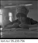 Chukotka, Uelen, bone carving workshop. Редакционное фото, фотограф Варфоломей Тетерин / Фотобанк Лори