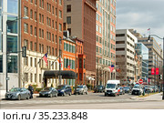 Urban view. Pennsylvania Avenue with Hotel Lombardy, Cleveland Abbe House, General Robert MacFeely House. Washington DC, USA (2019 год). Редакционное фото, фотограф Валерия Попова / Фотобанк Лори