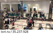 Tourists passport control and line to baggage security check service are in departure terminal of Fraport TAV Antalya Airport. Russian travellers boarding to flight. Antalya, Turkey (2021 год). Редакционное видео, видеограф Кекяляйнен Андрей / Фотобанк Лори