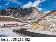 Chuyskiy trakt -  historical road in the Altai Republic in the winter. Russia. Стоковое фото, фотограф Наталья Волкова / Фотобанк Лори