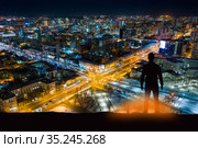 Business man on future night city (2020 год). Стоковое фото, фотограф Евгений Ткачёв / Фотобанк Лори