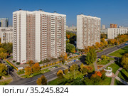 Москва, Чертаново Северное, жилые дома серии КОПЭ на Кировоградской улице (2020 год). Редакционное фото, фотограф glokaya_kuzdra / Фотобанк Лори