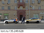 Авария с участием автомобилей такси и каршеринга на Садовом кольце в Москве (2019 год). Редакционное фото, фотограф Free Wind / Фотобанк Лори