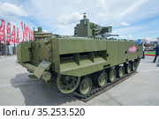 Российский новый зенитный артиллерийский комплекс 2С38 "Деривация-ПВО" на Международном военно-техническом форуме "Армия-2019", Московская область, парк "Патриот", вид справа-сзади. Редакционное фото, фотограф Малышев Андрей / Фотобанк Лори