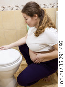 Caucasian pregnant woman with morning sickness. Стоковое фото, фотограф Кекяляйнен Андрей / Фотобанк Лори
