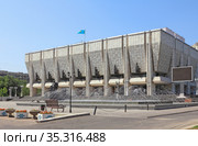 Казахский театр драмы имени М. Ауэзова (2014 год). Редакционное фото, фотограф Михаил Старшов / Фотобанк Лори