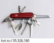 Офицерский Нож Victorinox. Швейцария (2021 год). Редакционное фото, фотограф Игорь Низов / Фотобанк Лори