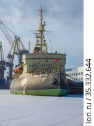 Старинный ледокол "Красин" крупным планом морозным февральским днем. Санкт-Петербург (2021 год). Редакционное фото, фотограф Виктор Карасев / Фотобанк Лори