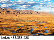 View of the village of Ortolyk on the bank of the Chuya River against the background of mountains. Altai Republic. Russia (2020 год). Стоковое фото, фотограф Наталья Волкова / Фотобанк Лори