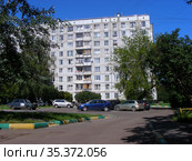 Девятиэтажный шестиподъездный панельный жилой дом серии II-49Д. Построен в 1974 году. Главная улица, 19а. Микрорайон Посёлок Восточный. Город Москва (2012 год). Редакционное фото, фотограф lana1501 / Фотобанк Лори