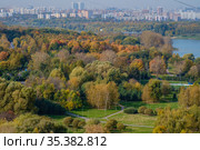 Москва, парк "Борисовские Пруды", вид сверху осенью (2020 год). Стоковое фото, фотограф glokaya_kuzdra / Фотобанк Лори