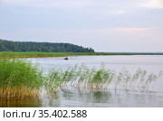 Вечерняя рыбалка на озере Селигер. Тверская область, Россия. Стоковое фото, фотограф Елена Коромыслова / Фотобанк Лори