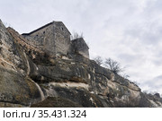 View of the Karaite kenassas on the edge of a cliff in the ancient cave city of Chufut-Kale, Crimea (2021 год). Стоковое фото, фотограф Евгений Харитонов / Фотобанк Лори