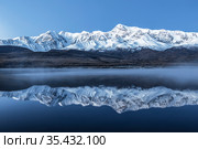 Russia, Altai republic, lake Dzhangyskol, North Chui ridge at dawn and its reflection in the lake. Yeshtykel tract. Стоковое фото, фотограф Наталья Волкова / Фотобанк Лори