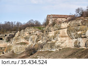 View of the Karaite kenassas on the edge of a cliff in the ancient cave city of Chufut-Kale, Crimea (2021 год). Стоковое фото, фотограф Евгений Харитонов / Фотобанк Лори