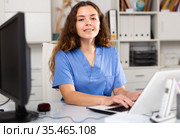 Woman therapist working with case histories at her workplace. Стоковое фото, фотограф Яков Филимонов / Фотобанк Лори